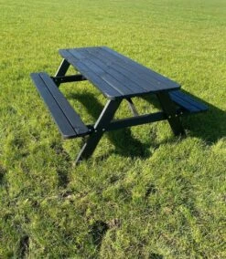 Goedkopepicknicktafels.nl | Zwarte XL Picknicktafel | Tuintafel 6 Persoons | Zwart Gespoten Gedroogd Grenen Hout! 11 Goedkopepicknicktafels.nl | Zwarte XL Picknicktafel | Tuintafel 6 Persoons | Zwart Gespoten Gedroogd Grenen Hout! -Tuinmeubelwinkel 1043x1200 2