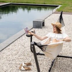 Vita5 Hangmat Met Standaard – 2 Persoons – Incl. Bekerhouder – 205kg Draaggewicht – Beige/Wit 17 Vita5 Hangmat Met Standaard – 2 Persoons – Incl. Bekerhouder – 205kg Draaggewicht – Beige/Wit -Tuinmeubelwinkel 1200x1200 1326