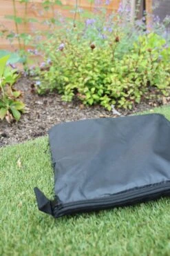 Luxe Parasolhoes Met Rits En Stok Voor Zweefparasol | 265 X 70 Cm | Waterdicht | Rits En Stok | Geschikt Voor Parasol Van 300 Cm | Zwart 18 Luxe Parasolhoes Met Rits En Stok Voor Zweefparasol | 265 X 70 Cm | Waterdicht | Rits En Stok | Geschikt Voor Parasol Van 300 Cm | Zwart -Tuinmeubelwinkel 800x1200