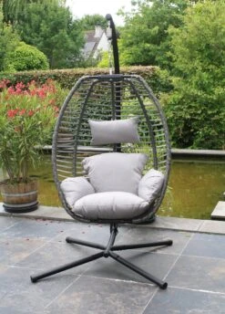 Lowander Egg Hangstoel Cocoon - Voor Binnen & Buiten - Met Standaard - Incl. Kussens -Tuinmeubelwinkel 862x1200 1